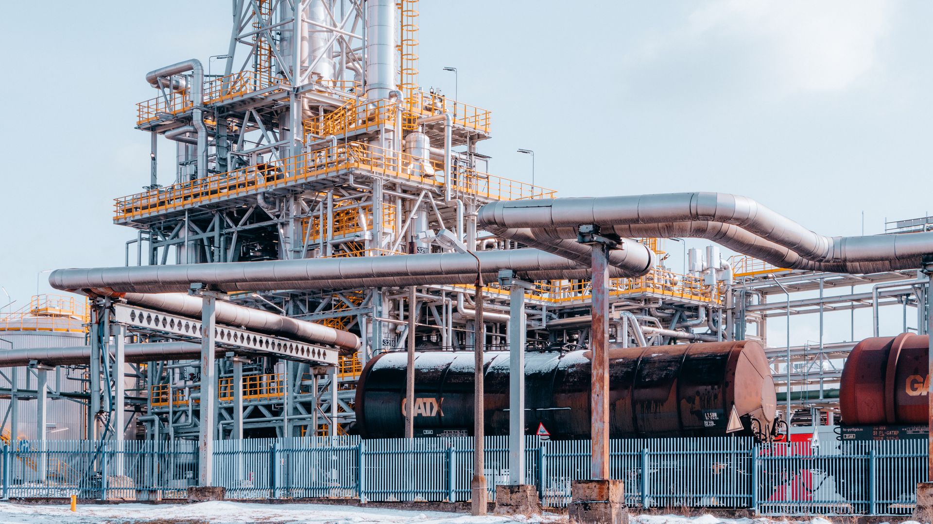Oil and gas trading desk